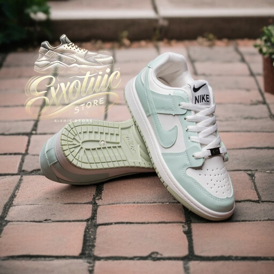 Nike SV